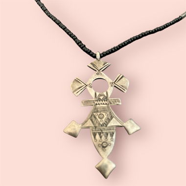 Collier Tuare - un classique nomade