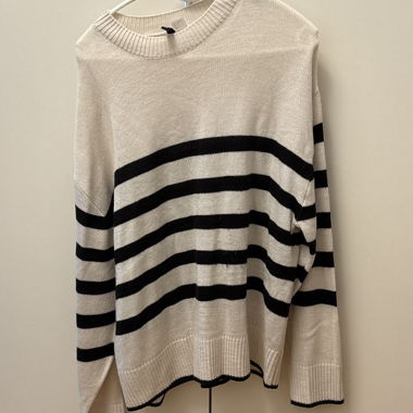 Gestreifter Strickpullover