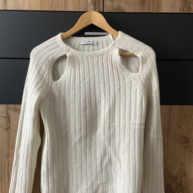 Pull blanc coupe decoupe