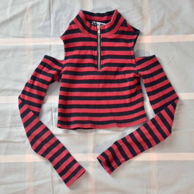 Kurzes gestreiftes Top rot-schwarz Killstar XS