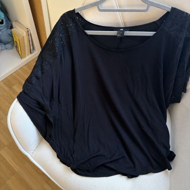 T-shirt noir (poncho)