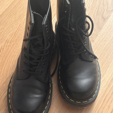 Black Dr. Martens boots size EU 37