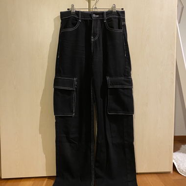 Straight cargo Hose mit weissen Nähten