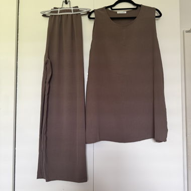 Set kimono pantaloni morbidi e top marrone
