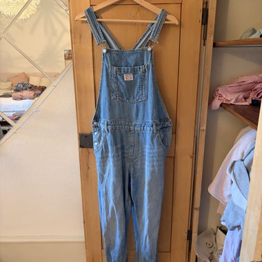 Latzhose aus Denim