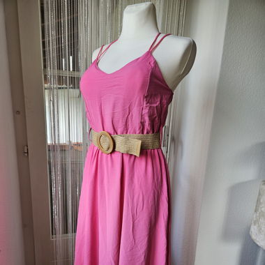 Sommerkleid mit elastischen Trägern.