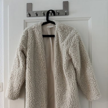 Beiger Teddy-Mantel von H&M, Größe XS, passt aber wie M