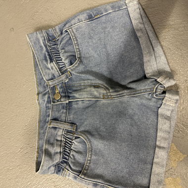 Shorts in jeans con risvolto