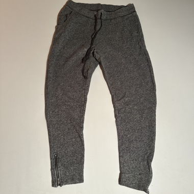 gray sweatpants
