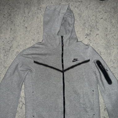Nike Tech Hoodie Grau