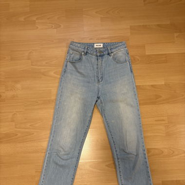 ROLLA‘s High Rise Straight Jeans