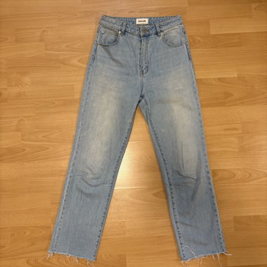ROLLA‘s High Rise Straight Jeans