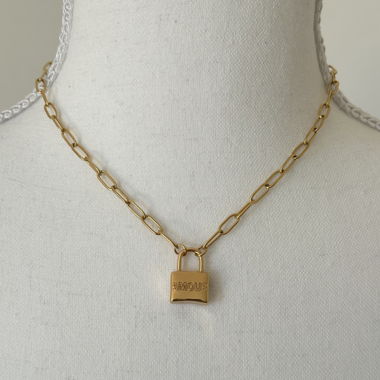 Necklace with a charm in the shape of a padlock 