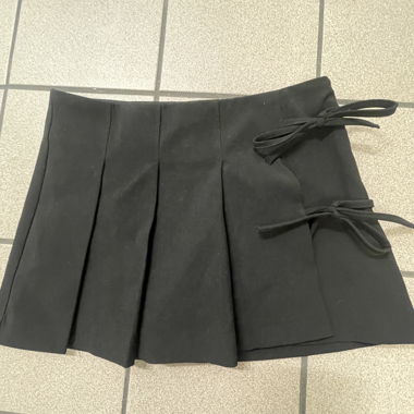 Jupe noire à lacets