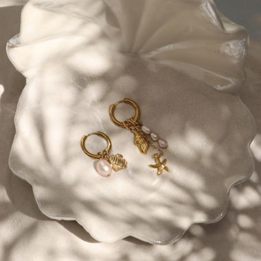 Gold Charm Creolenohrringe