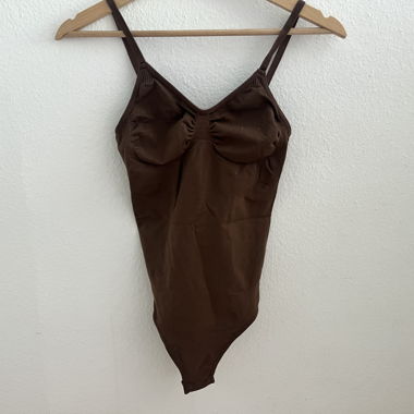 Body marrone con spalline sottili
