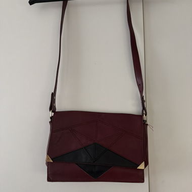 Burgundy/black crossbody bag