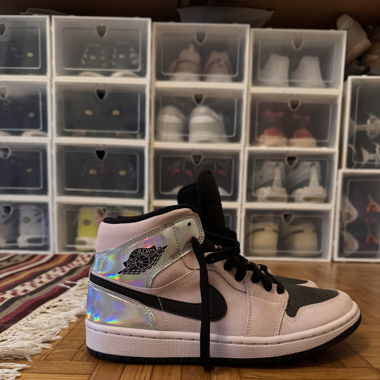 À vendre Jordan 1 Mid dirt1 powder irisdescent
