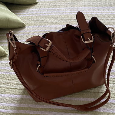 Sac à main couleur camel avec bandoulière 