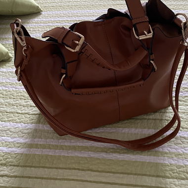 Sac à main couleur camel avec bandoulière 