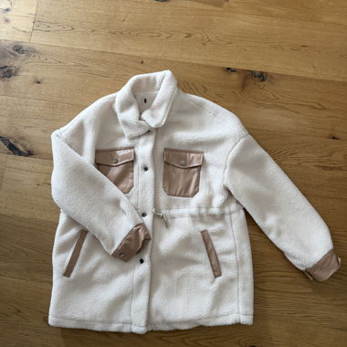 Weisse Teddyjacke