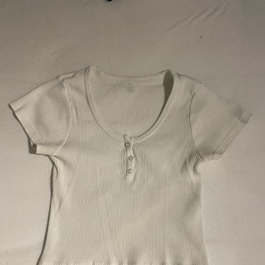 Brandy Melville cropped Shirt
