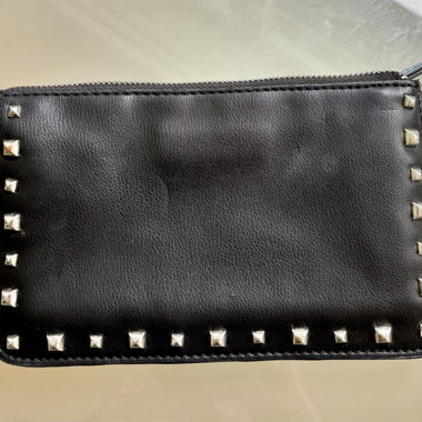 Pochette en cuir Zara avec des clous