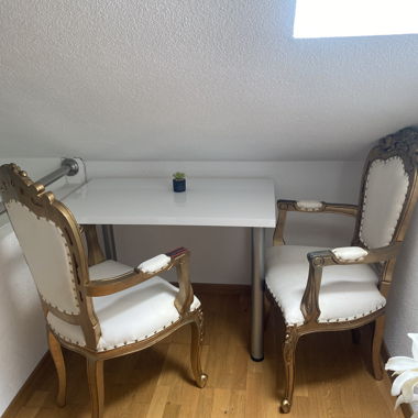 2 Barockstuehle mit Tisch (Nur Abholung.)
