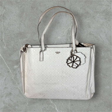 beautiful vintage guess bag in white