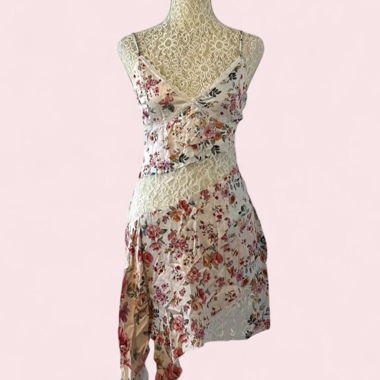 Robe d'été mini en dentelle florale