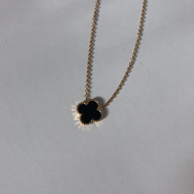 Clover black necklace