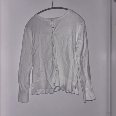 Cardigan blanc boutonné sur le devant
