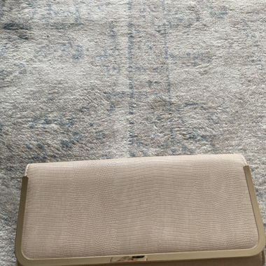 Pochette beige avec chaîne