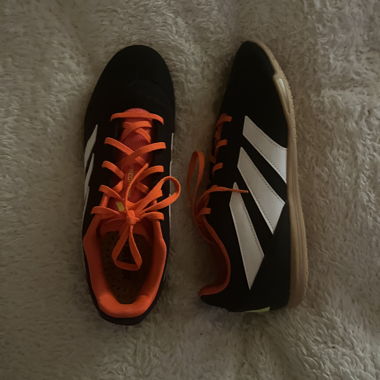 Adidas Hallenschuhe schwarz orange Gr. 43