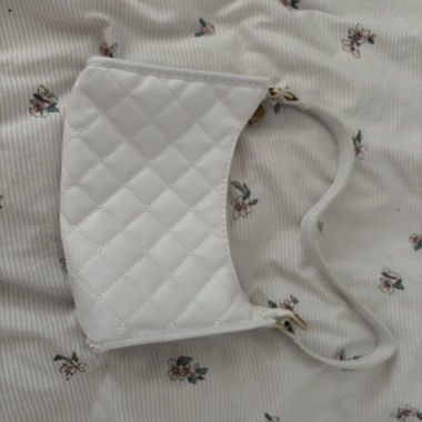 White quilted small shoulder bag