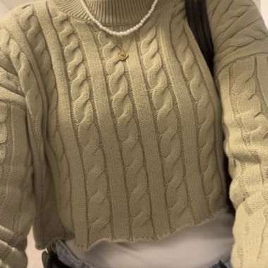 Pull en maille à motif torsadé