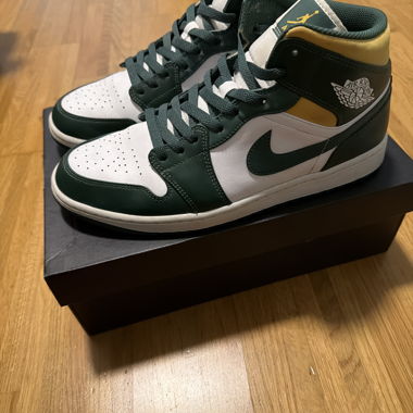 Air Jordan 1 Mid Sonics