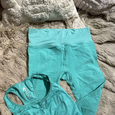 Gymset türkis (Leggins und Sport-BH)
