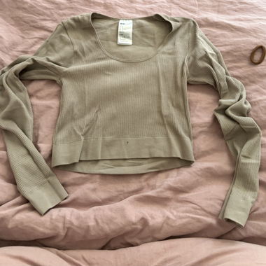 Beige Langarmshirt