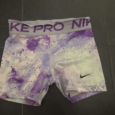 Nike Pro kurze Sportleggings lila