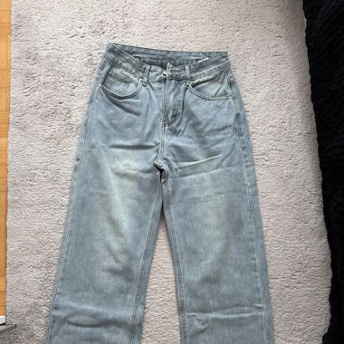 Hellblaue Jeans