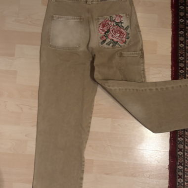 Veritas trousers with rose embroidery 