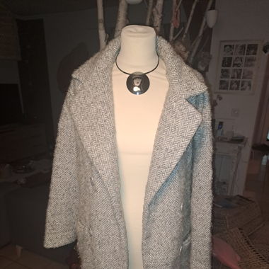 Manteau gris motif chevrons