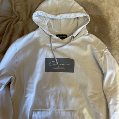 Weisser Pulli 