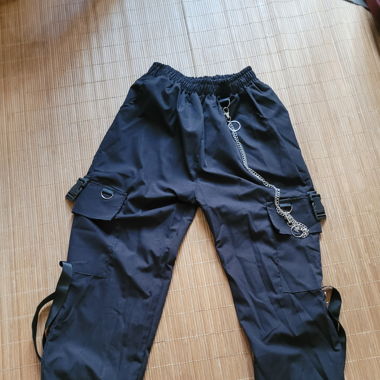 Pantalon noir style cargo 