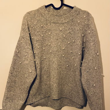Pullover mit Perlen