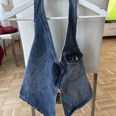 Gilet in jeans con schiena scoperta