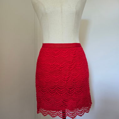 Roter Spitzenrock von Club Monaco XS