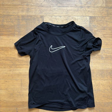 Schwarzes Nike-Sporttop