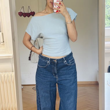 Hellblaues One-Shoulder-Top